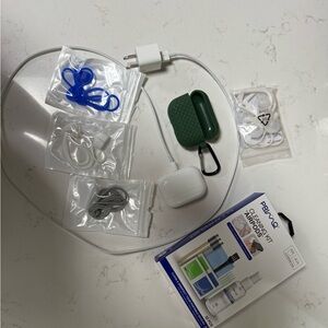 🎧 Apple AirPods Pro (1st Gen) + Charger & Extras – Like New